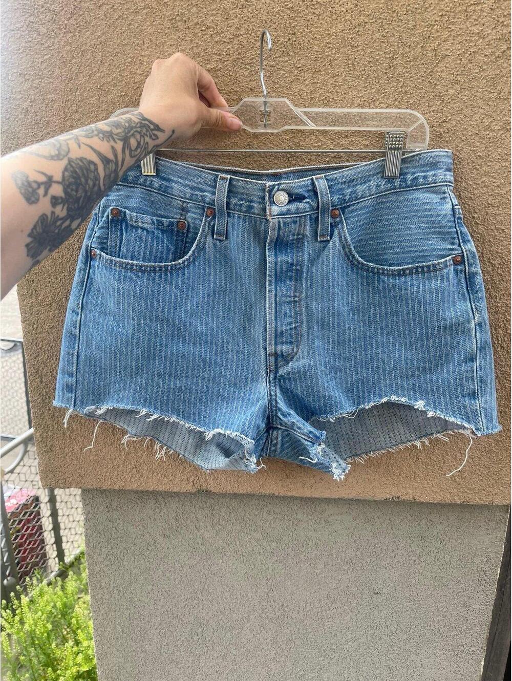 Levi Strauss 501 high rise button fly pin stripe denim shorts size W30